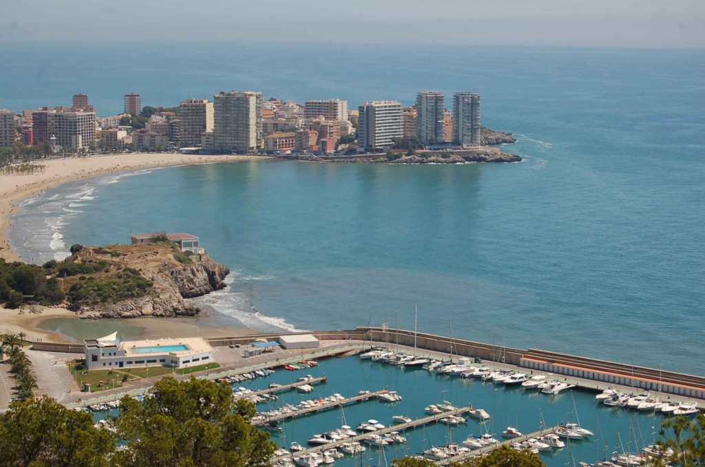 Oropesa with it's marina from the nearby hills